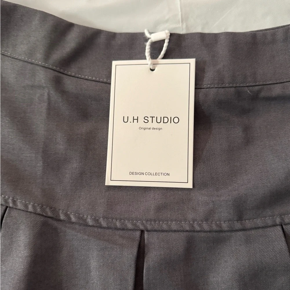 Classic Gray Pleated Skirt - Picture 6 of 13